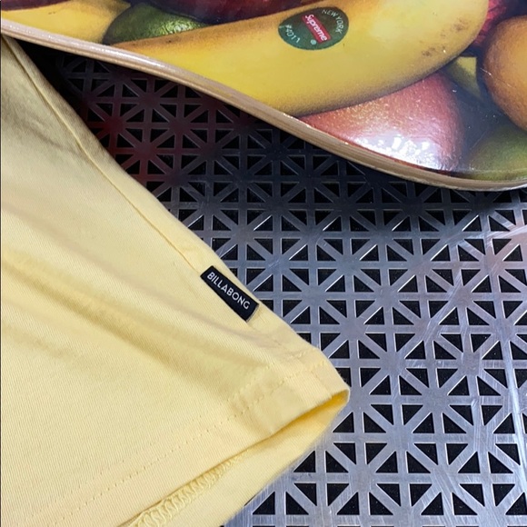 🔥 Billabong Tee 🔥 - Picture 2 of 5